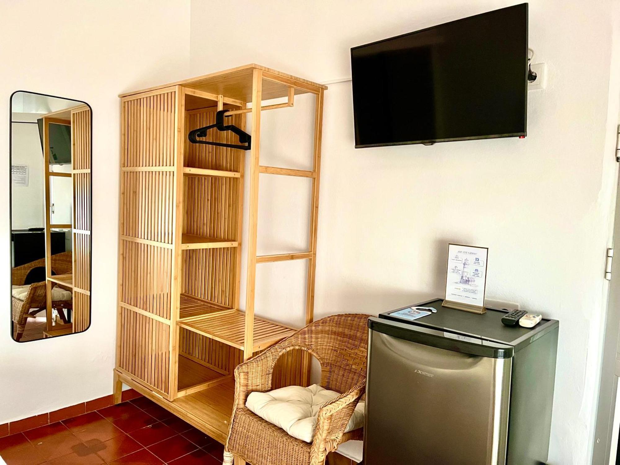 Hostal El Faro Chipiona Exteriör bild
