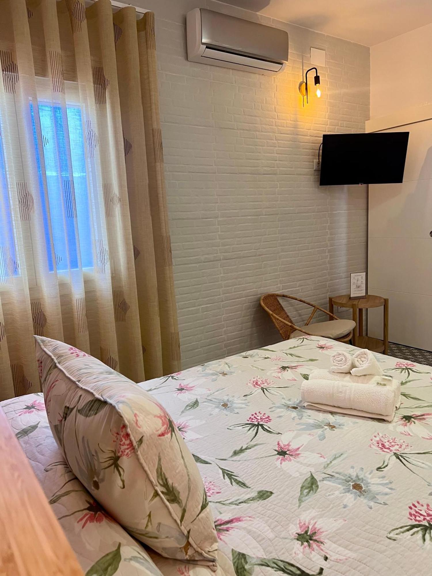 Hostal El Faro Chipiona Exteriör bild