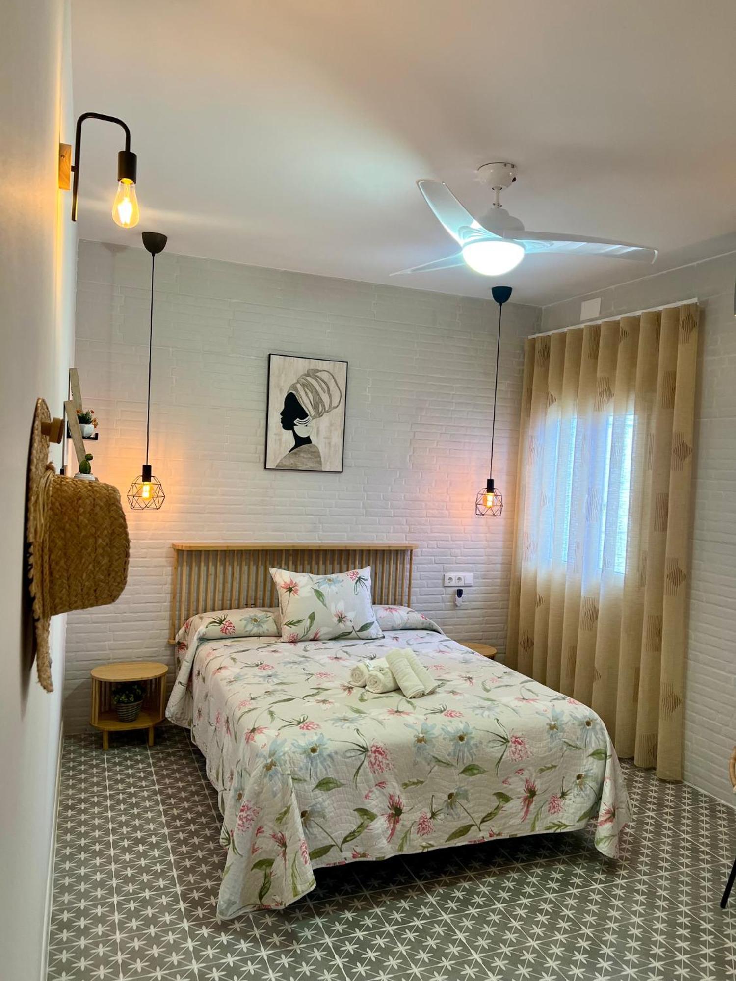 Hostal El Faro Chipiona Exteriör bild