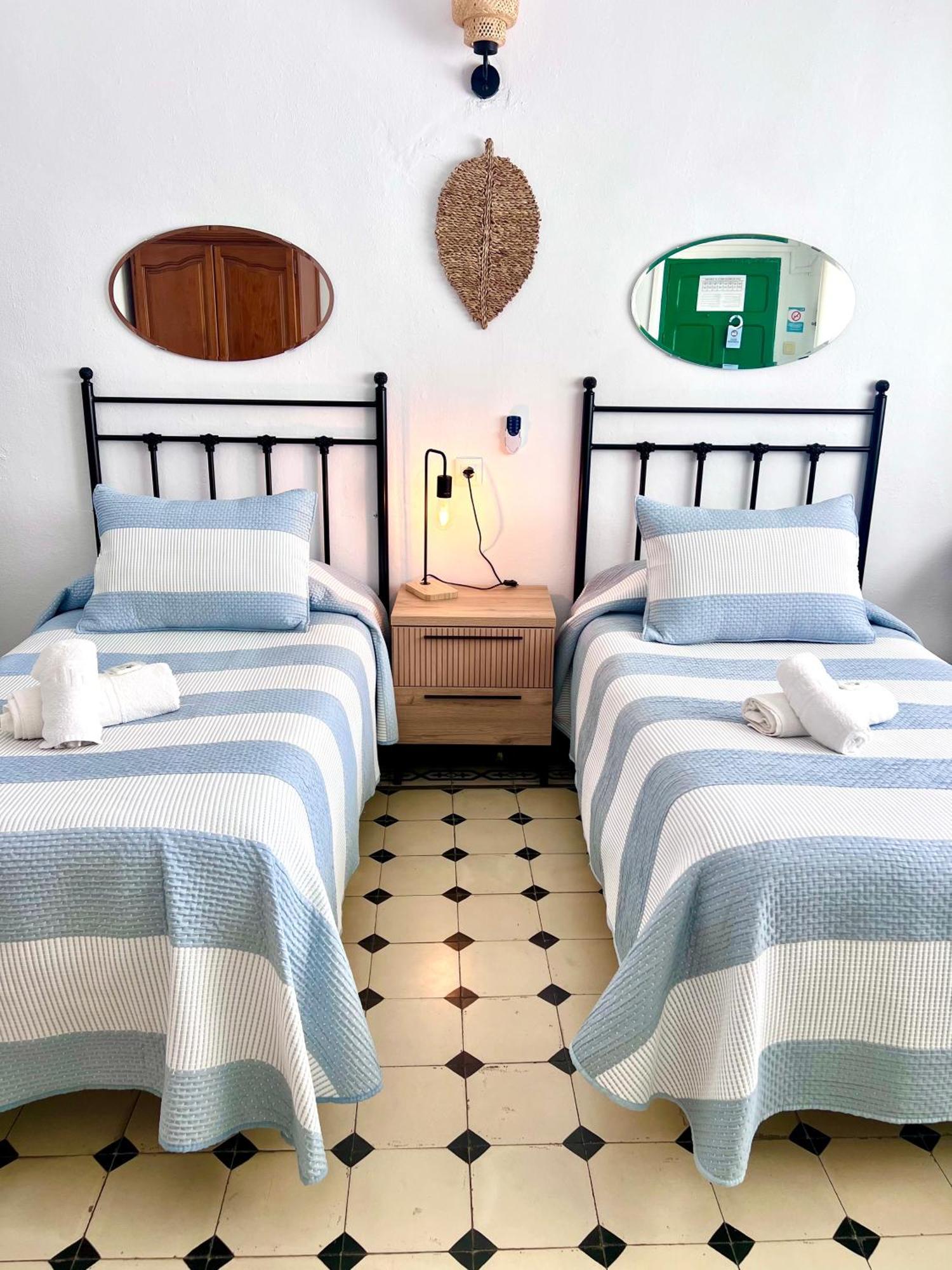 Hostal El Faro Chipiona Exteriör bild